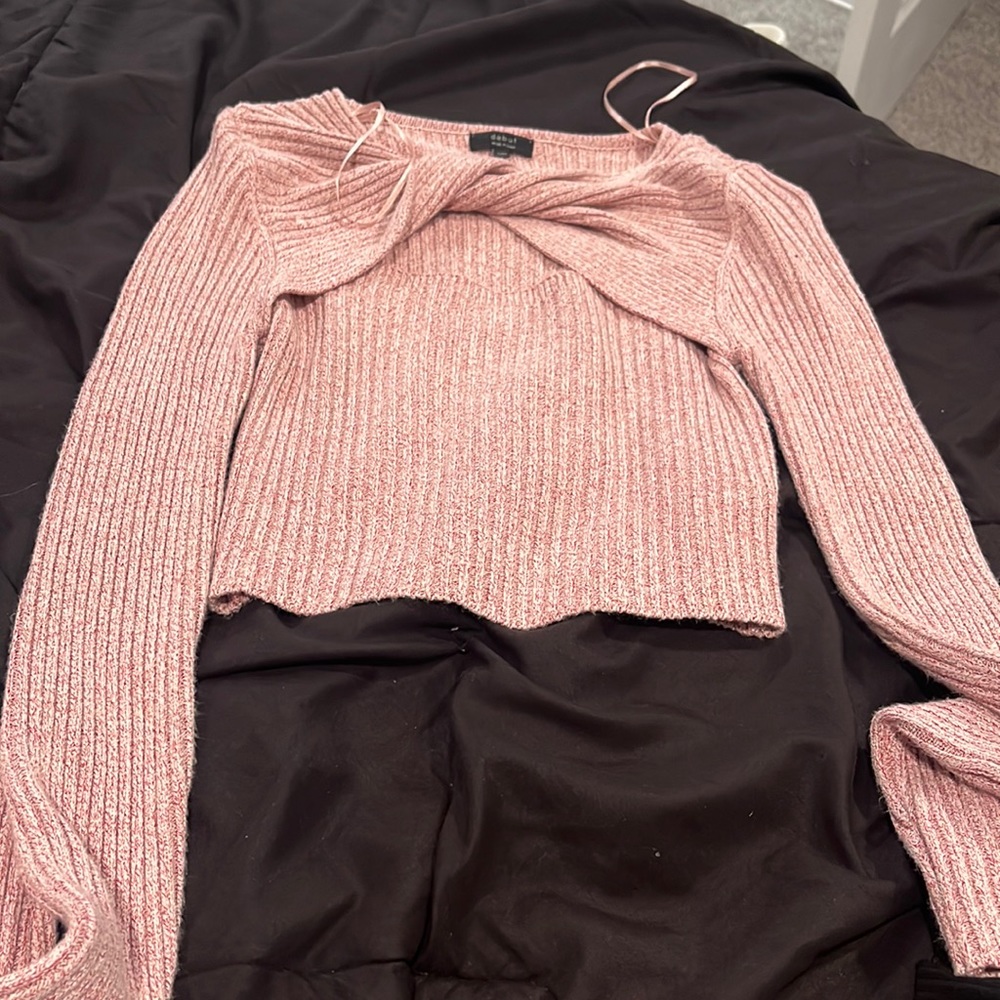 pink , twist in front